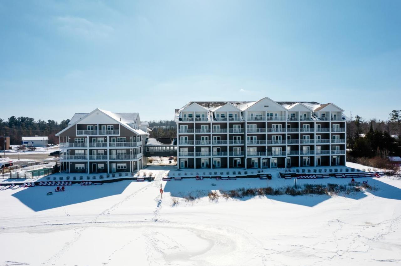 Cherry Tree Inn & Suites Траверс-Сити Экстерьер фото
