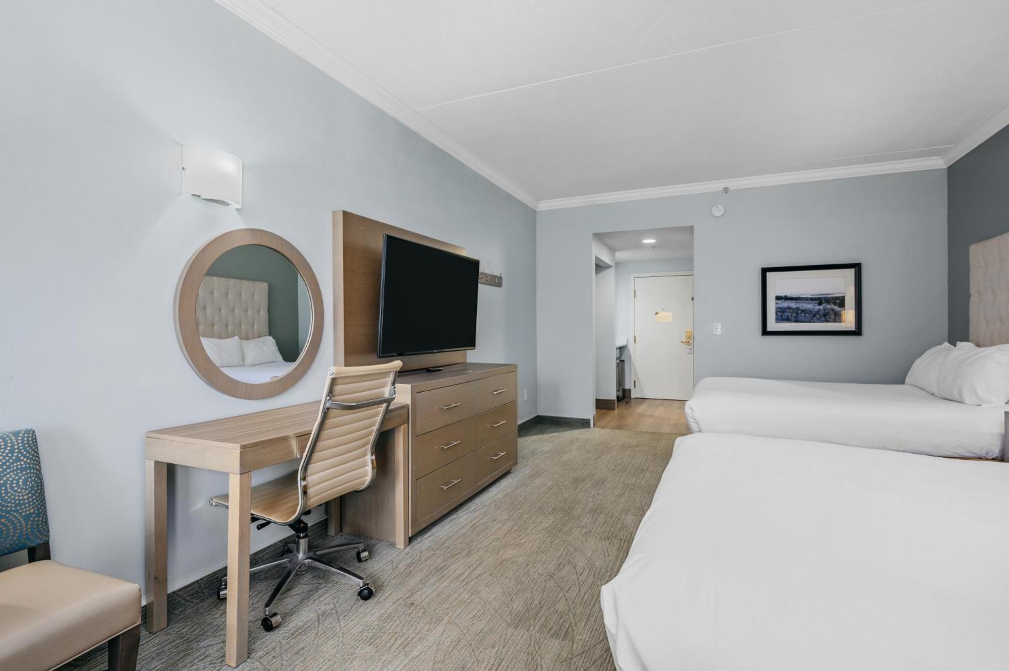 Cherry Tree Inn & Suites Траверс-Сити Экстерьер фото