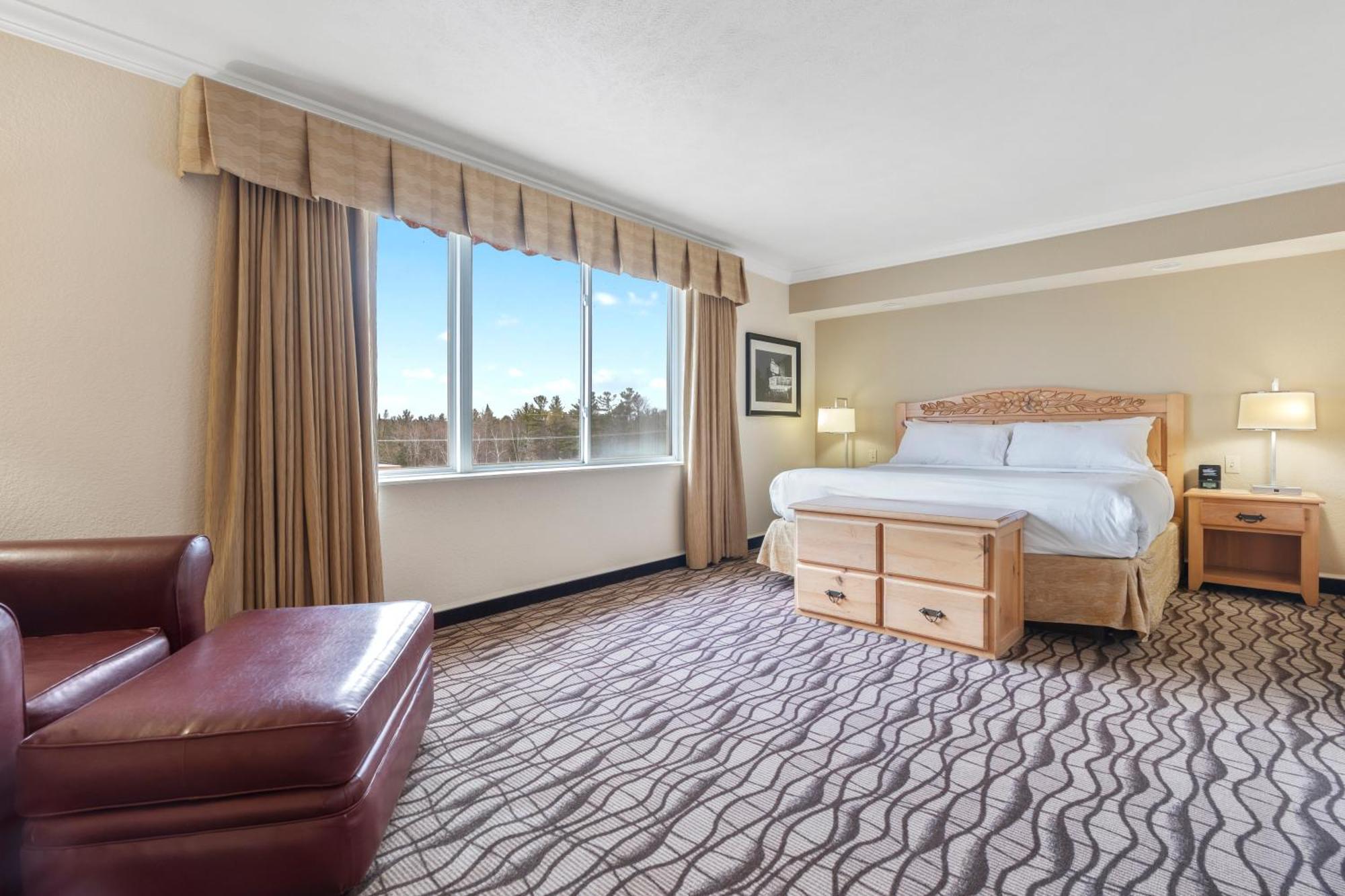 Cherry Tree Inn & Suites Траверс-Сити Экстерьер фото