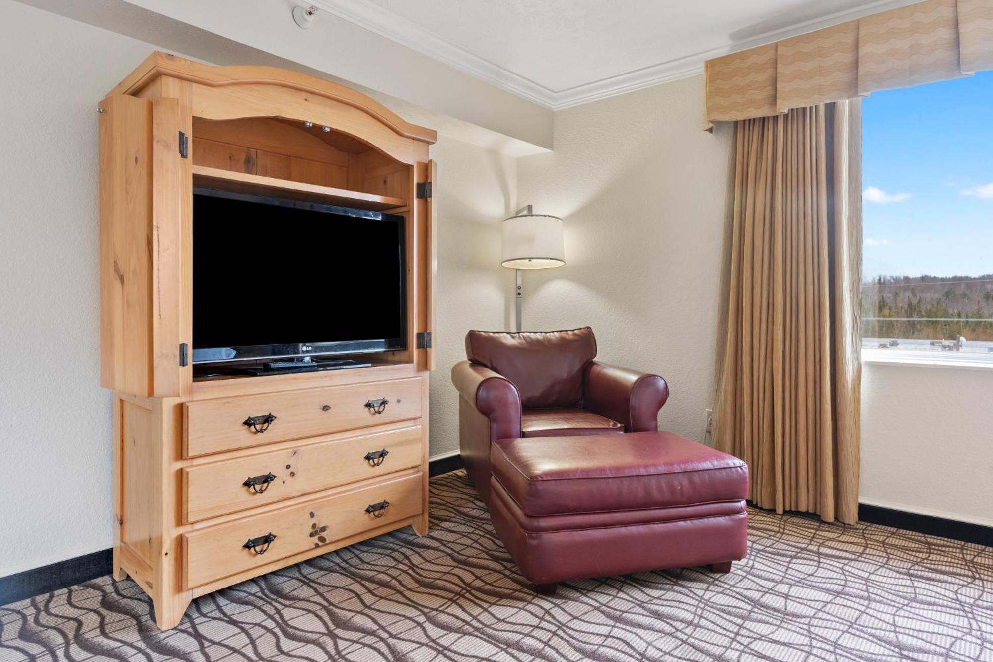 Cherry Tree Inn & Suites Траверс-Сити Экстерьер фото